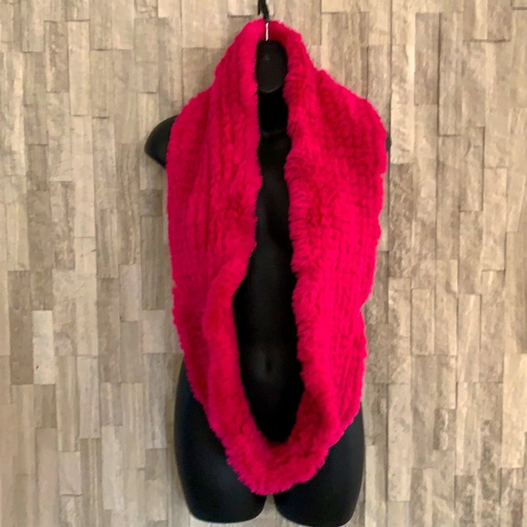 Faux fur fuchsia infinity scarf, NWT - Picture 2 of 7